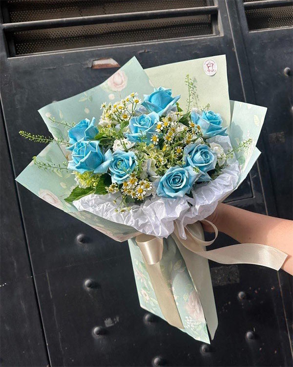 bó hoa hồng màu xanh dương